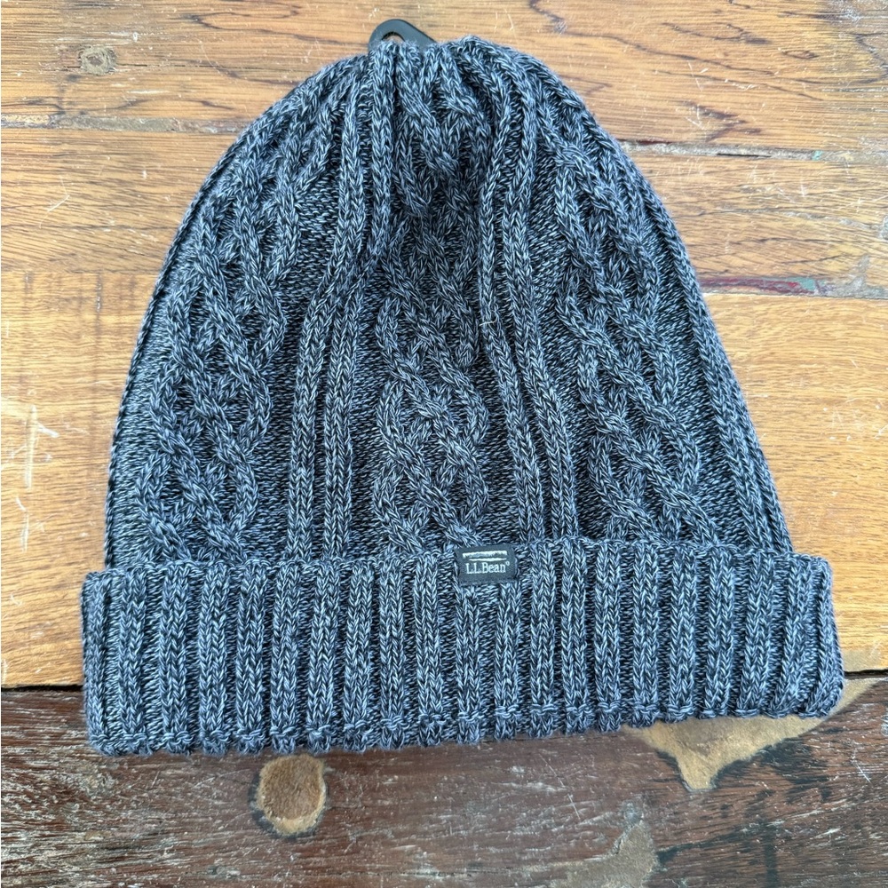 LL Bean womens heather gray cable knit hat. One Size Fits All NWT